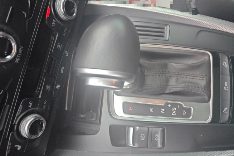 奥迪Q5 2016款 40 TFSI 技术型局部细节18