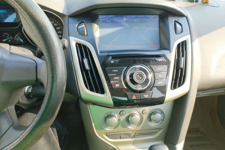 福特 福克斯 2012款 三厢 1.6L 自动舒适型局部细节16