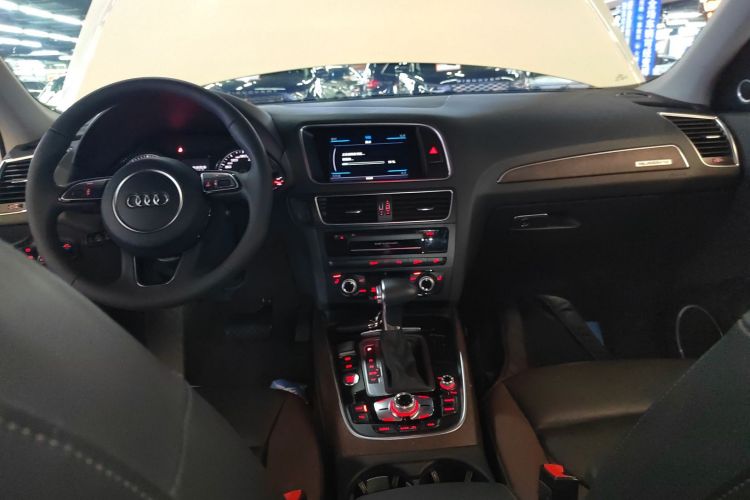 奥迪Q5 2017款 Plus 40 TFSI 舒适型中控内饰12