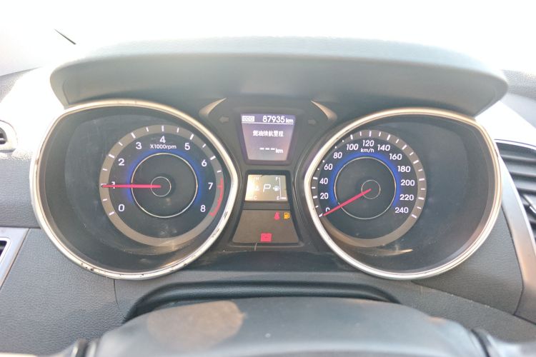 现代 朗动 2016款 1.6L 自动尊贵型中控内饰14