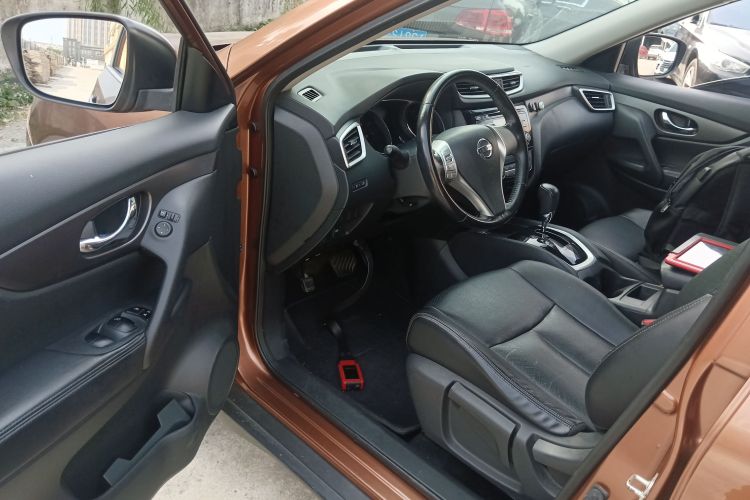日产 奇骏 2015款 2.0L CVT舒适MAX版 2WD中控内饰20
