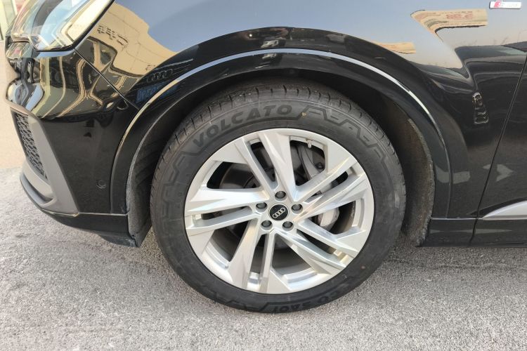 奥迪Q7 2022款 45 TFSI quattro S line运动型车身外观6007