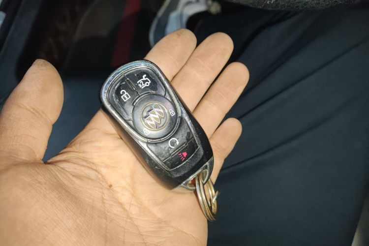 别克 君越 2016款 改款 28T 精英型中控内饰11