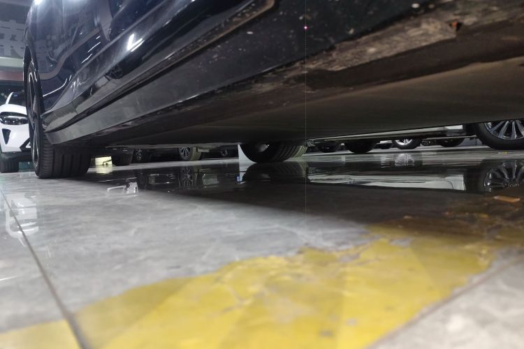 小米汽车 小米YU7 2025款 超长续航高性能四驱Max版局部细节9001