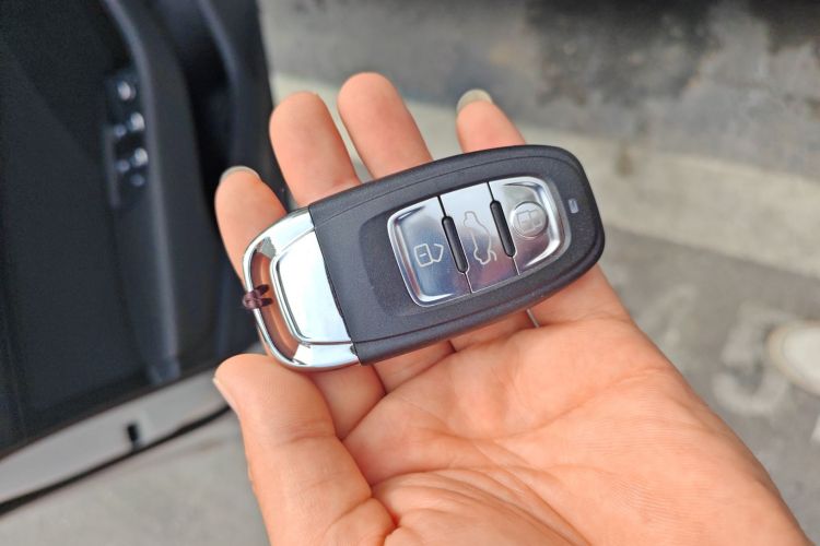 奥迪A3 2018款 30周年年型 Limousine 35 TFSI 运动型中控内饰11