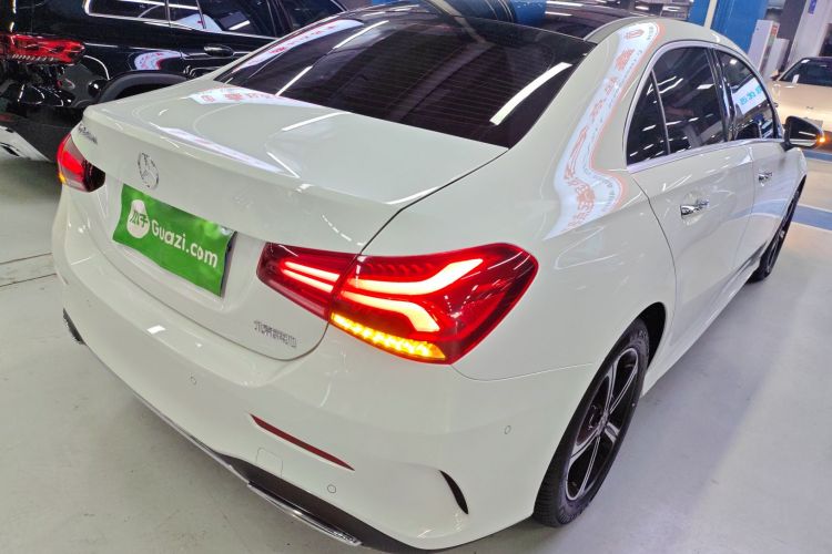 奔驰A级 2022款 改款三 A 200 L 运动轿车时尚型车身外观7