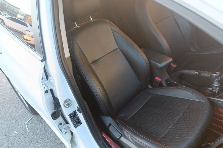 现代 悦纳 2020款 1.4L 手动GLS炫酷版局部细节41