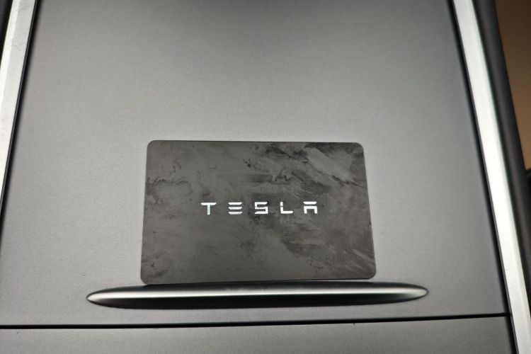 特斯拉 Model Y 2022款 后轮驱动版中控内饰11