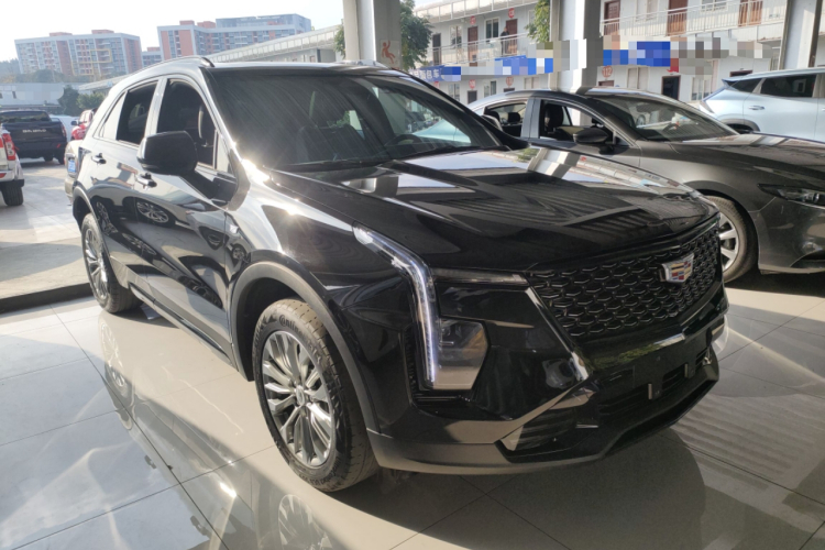 凯迪拉克XT4 2024款 28T 两驱豪华型车身外观3