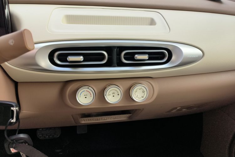 五菱汽车 宏光MINIEV 2025款 四门版 进阶款中控内饰16