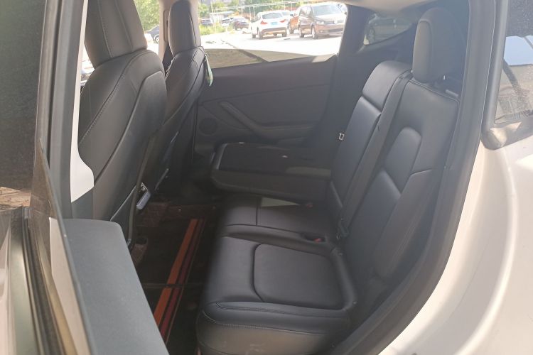 特斯拉 Model Y 2021款 长续航全轮驱动版中控内饰7004