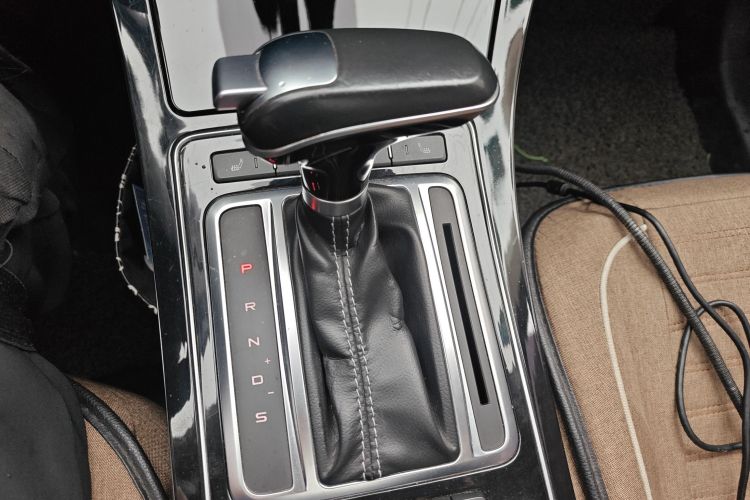 一汽 森雅R9 2018款 1.2T 自动尊贵智悦型中控内饰18