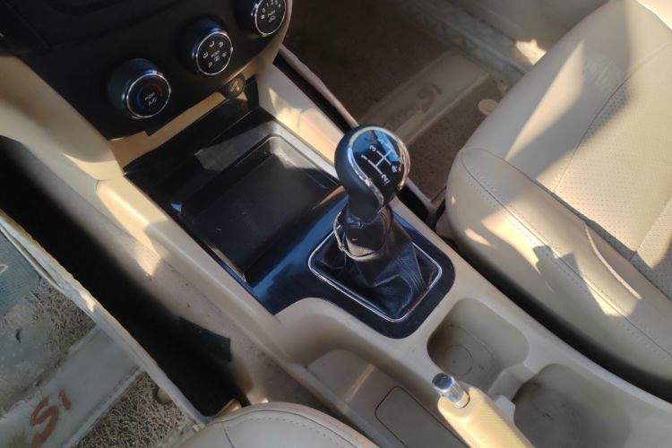 五菱汽车 五菱宏光 2015款 1.5L S1舒适国V中控内饰18