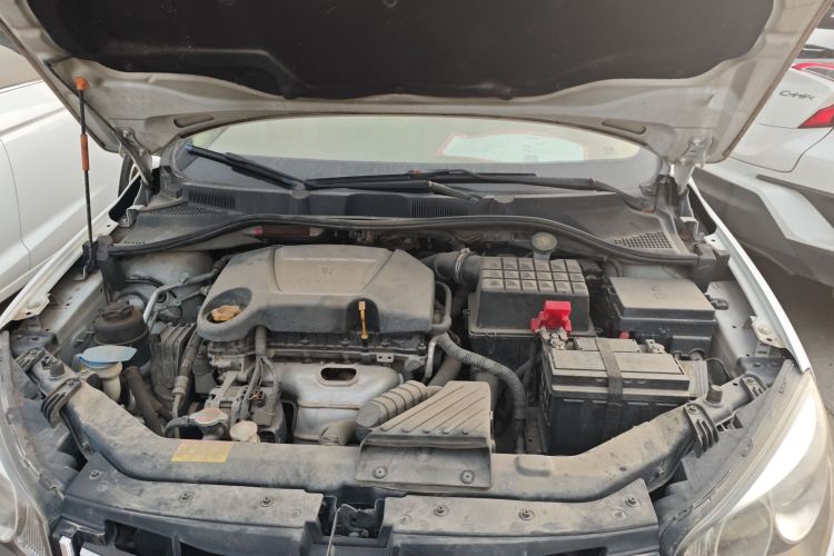 荣威350 2014款 1.5L 自动迅悦版机舱底盘24