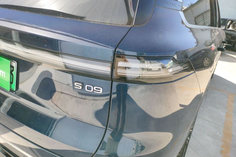 深蓝汽车 深蓝S09 2025款 四驱Ultra+ 高定版车身外观9