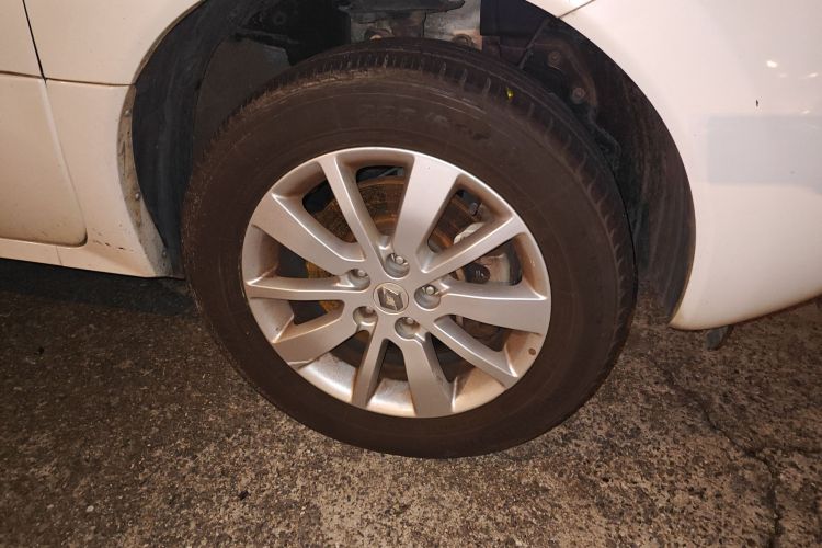 雷诺 科雷傲(进口) 2015款 2.0L 两驱标准版车身外观10