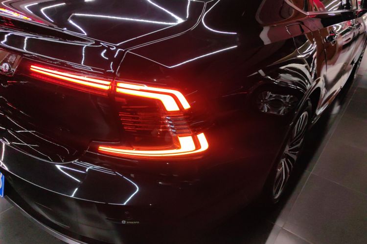 沃尔沃S90 2023款 B5 智逸豪华版车身外观9