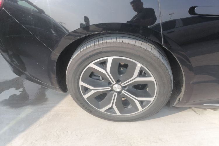 鸿蒙智行 智界S7 2025款 855km Max车身外观6008