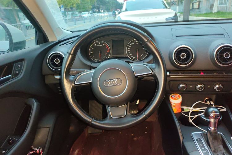 奥迪A3 2016款 Sportback 35 TFSI 进取型中控内饰13