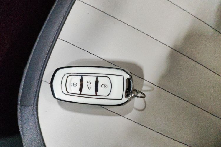 吉利银河 2024款 200km 熊猫卡丁中控内饰11