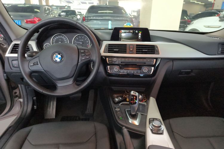 宝马3系 2016款 320i 时尚型中控内饰7002