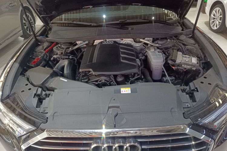 奥迪A6L 2022款 40 TFSI 豪华致雅型机舱底盘24