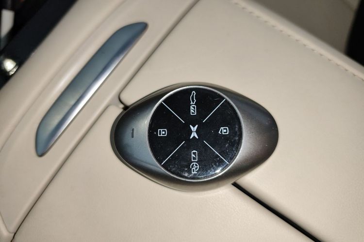 小鹏P7 2021款 480N中控内饰7001