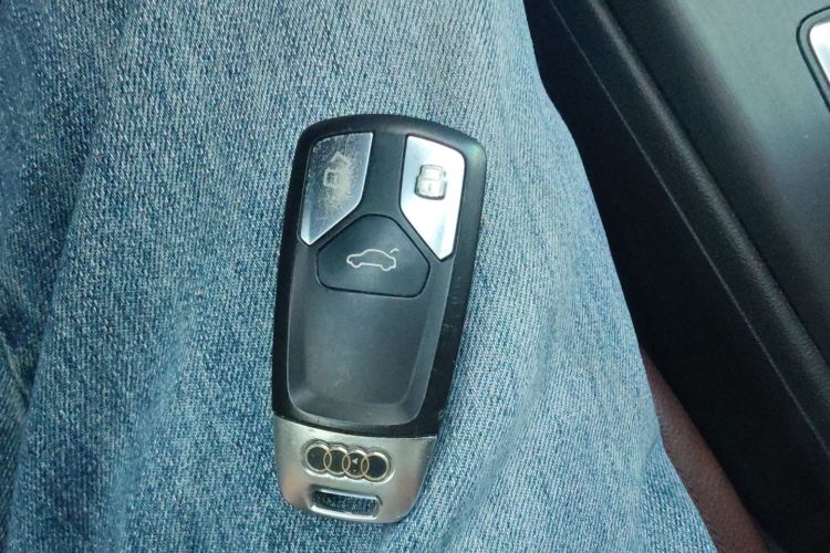 奥迪A4L 2017款 45 TFSI quattro 风尚型中控内饰11