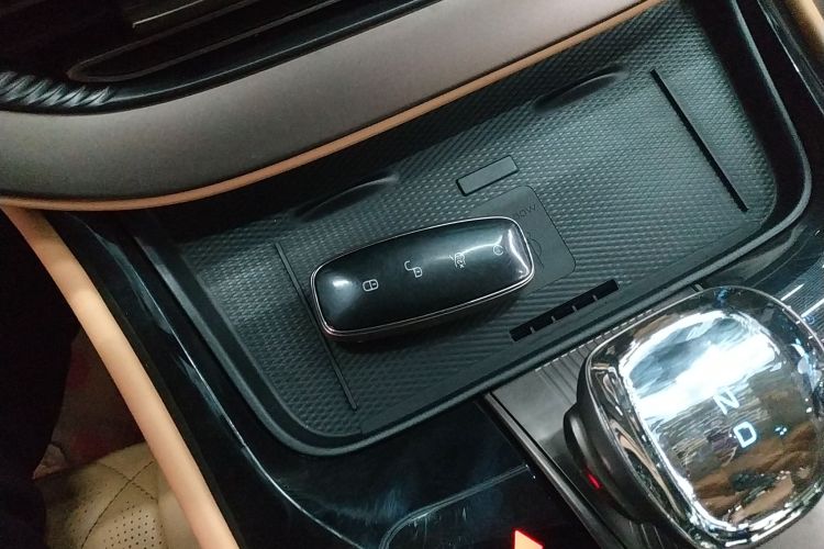 腾势D9 2022款 DM-i 970 四驱尊荣型中控内饰11