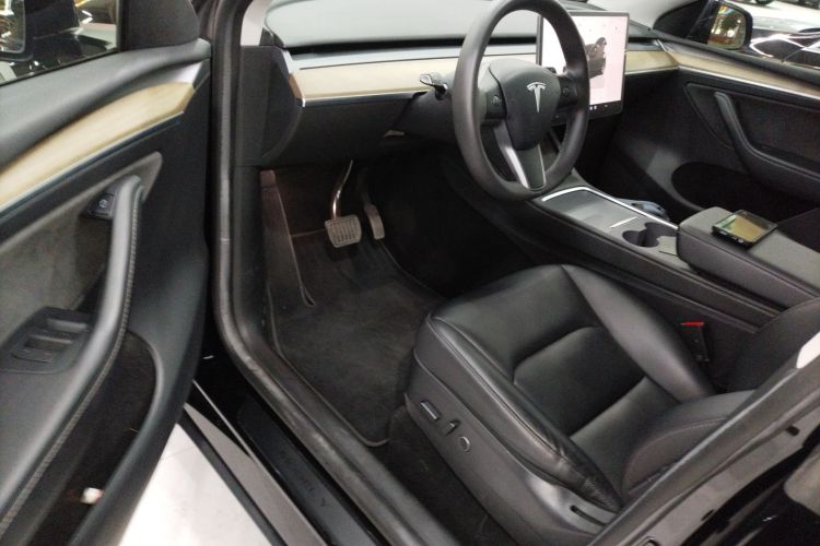 特斯拉 Model Y 2022款 改款 后轮驱动版中控内饰7003