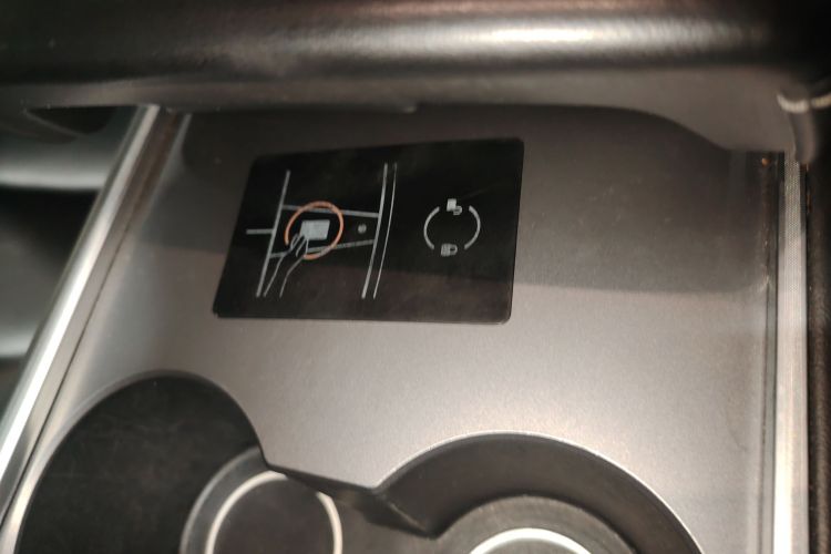 特斯拉 Model Y 2022款 后轮驱动版中控内饰11