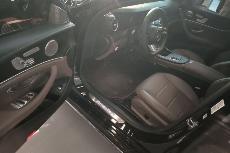 奔驰E级 2023款 E 300 L 运动时尚型中控内饰20