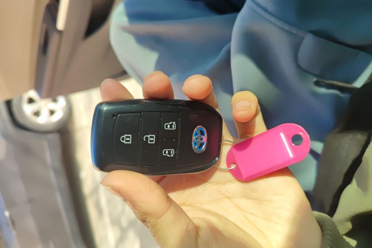 丰田 赛那SIENNA 2021款 2.5L混动 舒适版中控内饰7001