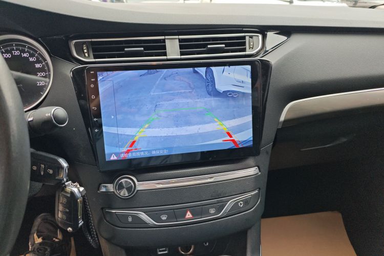 标致408 2014款 1.8L 自动豪华版中控内饰16