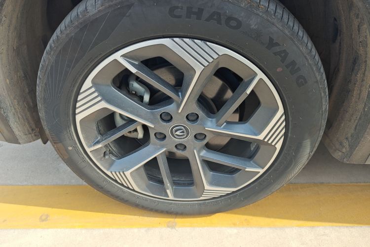 长安CS75 PLUS 2025款 第四代 1.5T 新蓝鲸 智慧尊享型车身外观6007