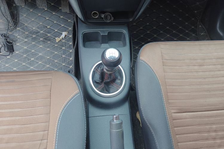 铃木 天语 SX4 2013款 1.6L 手动酷锐型中控内饰18