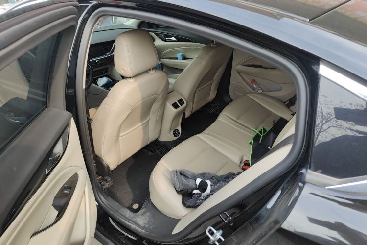 别克 君威 2020款 552T 精英型中控内饰21