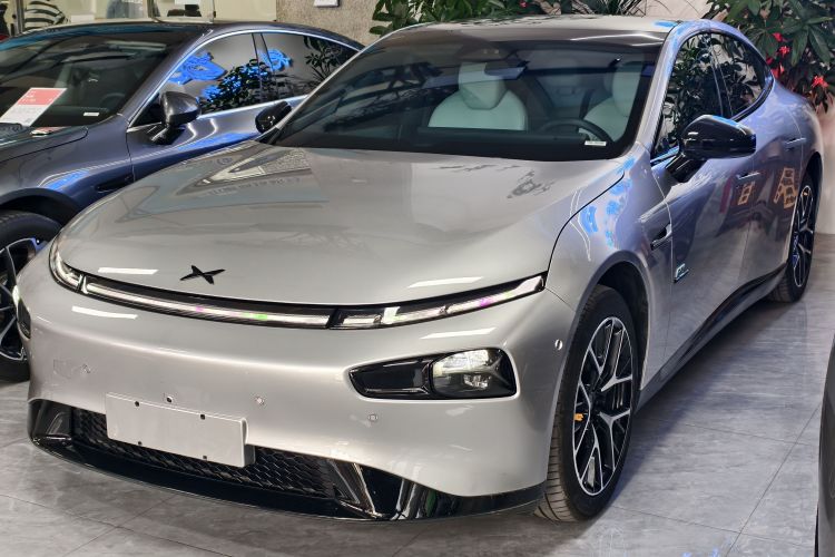 小鹏P7 2023款 P7i 610 Max 性能版车身外观1