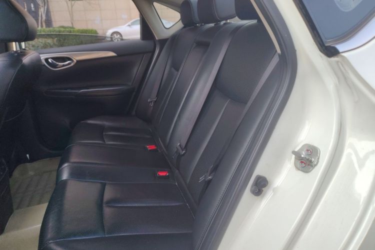 日产 轩逸 2014款 1.6XV CVT尊享版中控内饰21