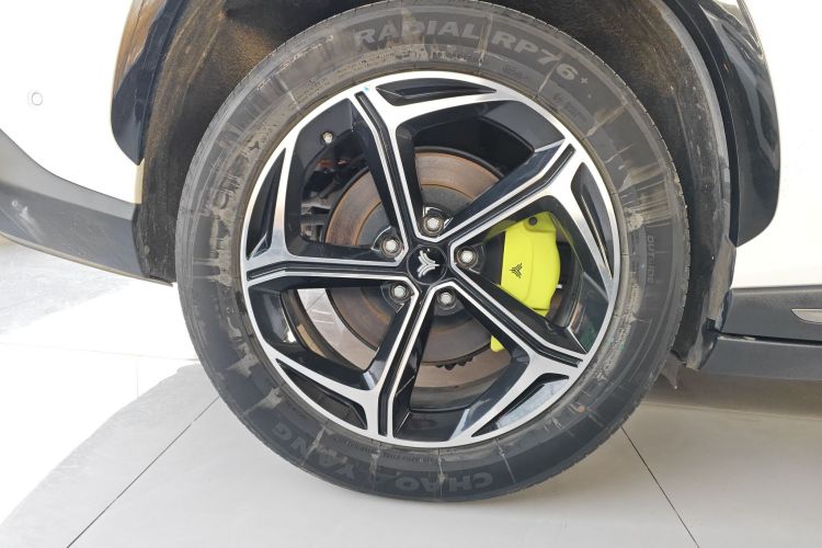 哪吒汽车 哪吒L 2024款 增程 220 闪充版车身外观6008