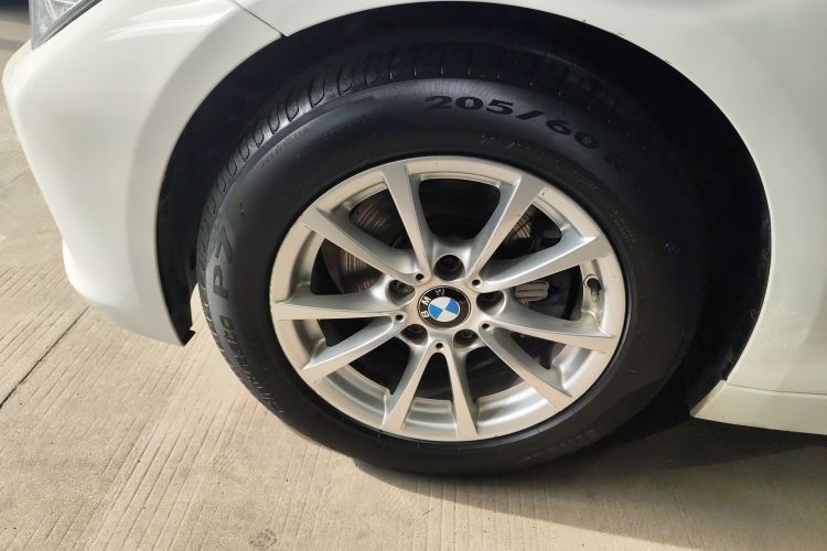 宝马3系 2015款 316i 进取型车身外观6007