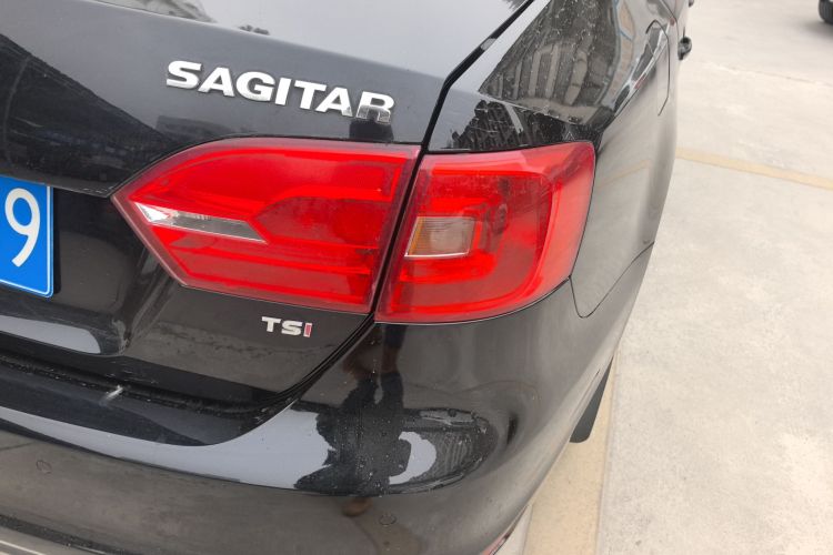 大众 速腾 2014款 改款 1.4TSI 自动豪华型车身外观9