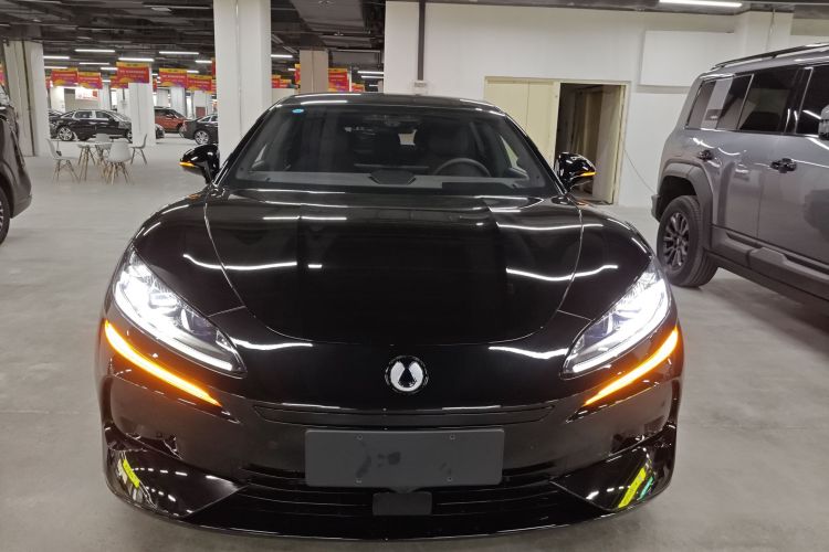 腾势Z9GT 2024款 1100四驱Ultra版车身外观2