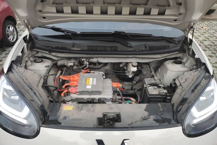 五菱汽车 五菱缤果 2023款 203km 轻享款机舱底盘24