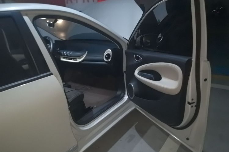 五菱汽车 五菱缤果 2023款 203km 轻享款局部细节9005