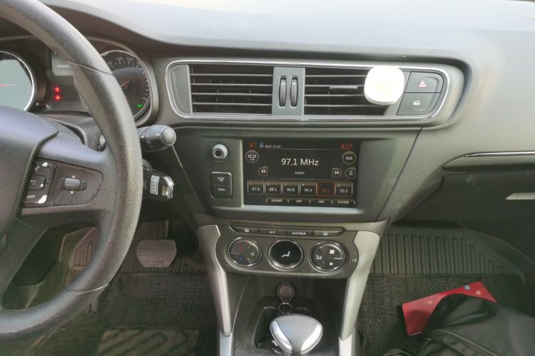 雪铁龙C3-XR 2018款 1.6L 自动先锋型中控内饰16