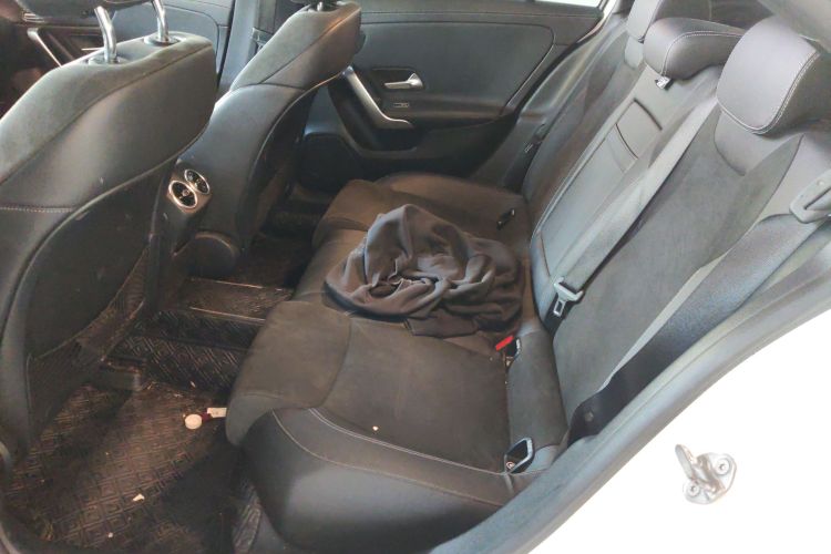 奔驰A级 2019款 A 200 L 运动轿车中控内饰21