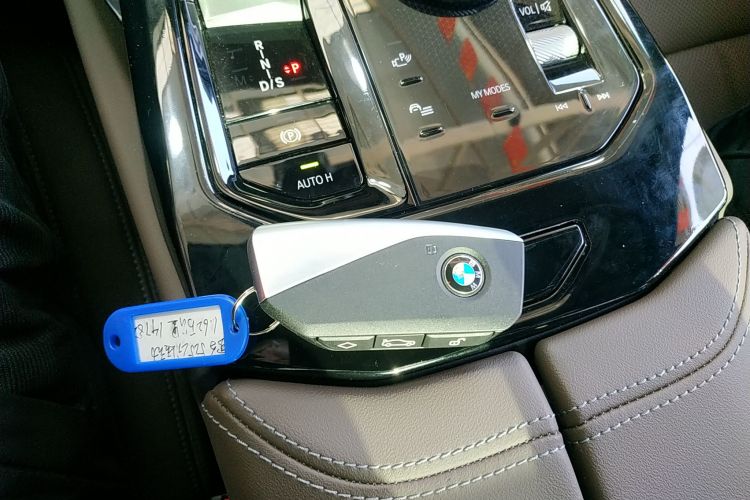 宝马5系 2024款 525Li M运动套装中控内饰7001