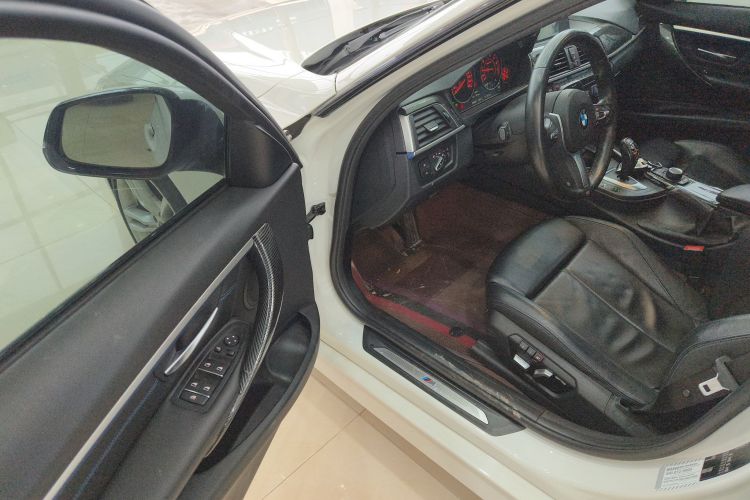 宝马3系 2019款 320i M运动套装中控内饰20