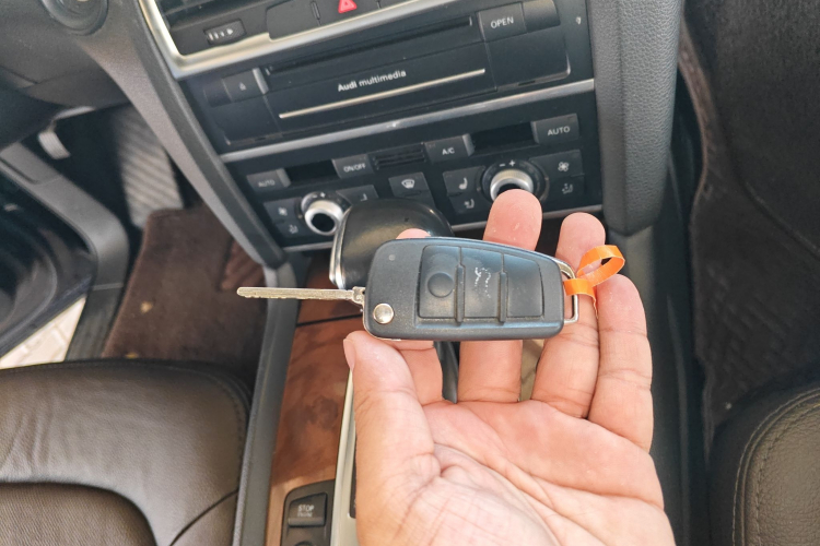 奥迪Q7 2015款 35 TFSI 进取型中控内饰7001